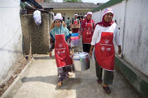 A free school meal programme for children is helping Indonesia tackle ...