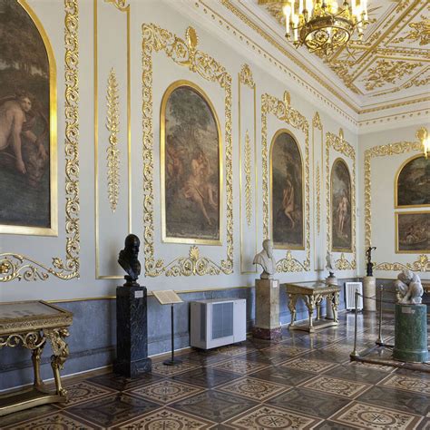 The Hermitage Encyclopaedia of Textiles | Meer