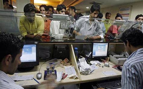 Bengaluru: Chaos at GPO as officials fail to manage crowd waiting to ...