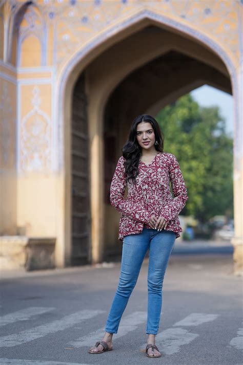 Roshni Cherry Red Cotton Top – Desi Ghaba