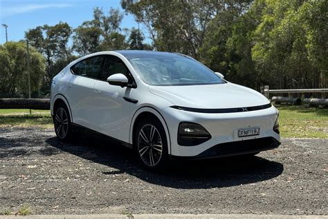 Tesla Model Y vs Xpeng G6 Comparison | CarExpert