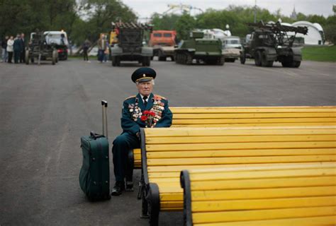 Photo of Unknown Vet Wins the Hearts of Thousands of the Internet | War ...