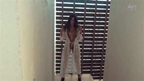 Ari Dugarte Leopard Slingkini Modeling Patreon Video. Ari Dugarte utmanande videor och bilder ...