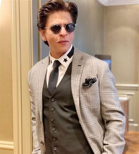 Inside photos of Shah Rukh Khan's luxurious homes in Mumbai, New York ...
