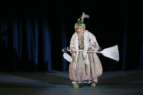 Сегодня на сцене зала «Стравинский» состоялась премьера детской сказки ...