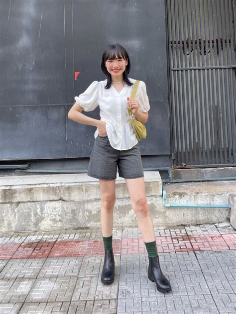 Check styling ideas for「V Neck Volume Short Sleeve Blouse」| UNIQLO IN