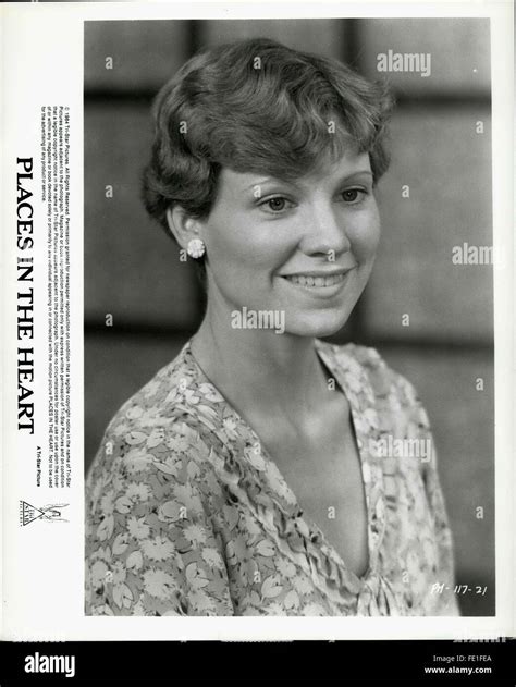 Lindsay Crouse Biography