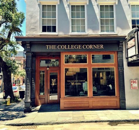 Bookstore Storefront Design 的图像结果