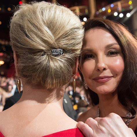 Flowers for your hair | Vogue India