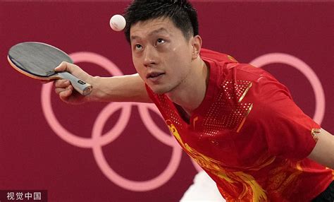 高清图：中国乒乓球队训练备战 马龙专注击球-搜狐大视野-搜狐新闻