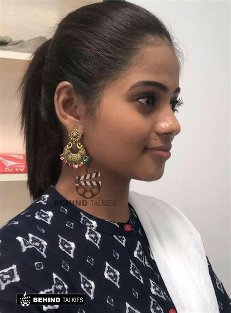 கருப்பாக இருக்கும் பேரழகி சீரியல் நடிகையா இது.? பாத்தா நம்ப மாட்டிக்க ...