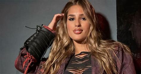Julieta Poggio salió con amigas y arrasó con su look: minifalta ...