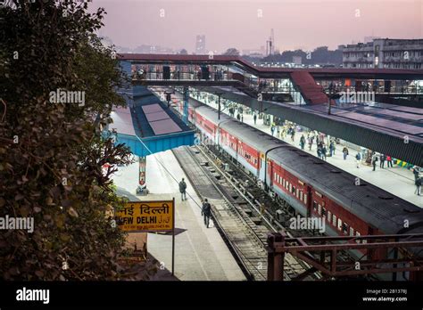 New Delhi Local Train 的图像结果