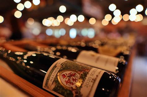 Tour & Gallery - Royal Palm Village Wine & Tapas