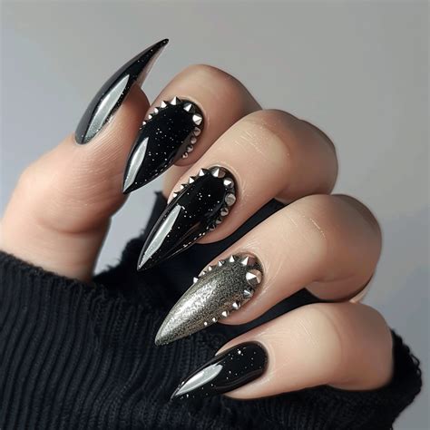 14+ Striking Black and Silver Nail Designs