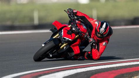 2025 Ducati Streetfighter V4 and V4 S launched in India, prices start ...