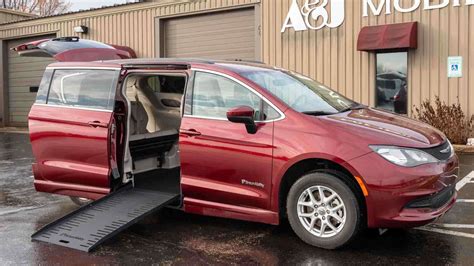 2021 Chrysler Voyager | BraunAbility Chrysler Foldout | A&J Mobility