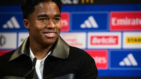 Resmi Dipinjam Olympique Lyon, Endrick: Carlo Ancelotti Sarankan Saya ...