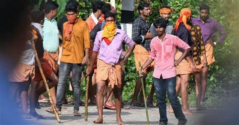 Even On Second Day, Violent Mob Not Allowing Women To Enter Sabarimala ...