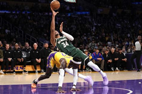 Bucks-Lakers live updates: Final score, stats and highlights