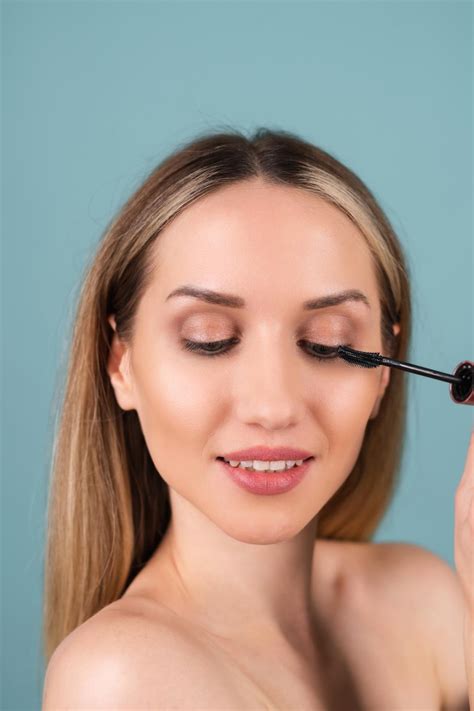 Page 9 | Black eyeliner Images - Free Download on Freepik