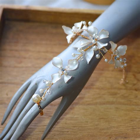 Lunara Hand Harness – White Floral Pearl Hand Accessory – The Vintage Snob