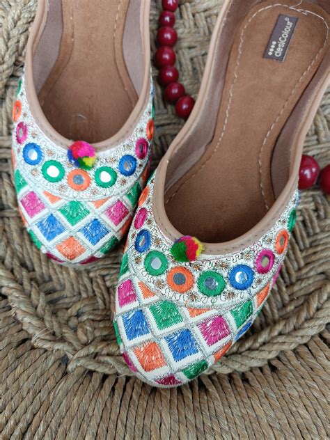 Women Multicoloured Embellished Mojaris – Desi Colour