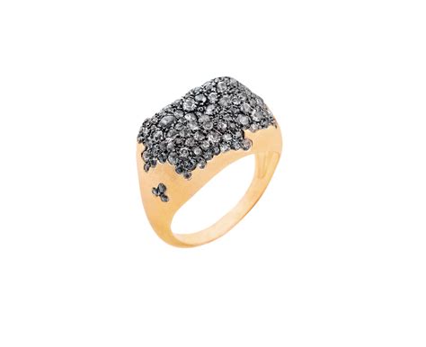How to wear the mixed metal jewellery trend | Vogue India
