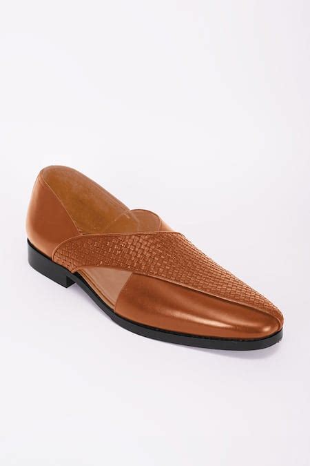Buy Brown Cut Work Zander Solid Pointed-toe Peshwari Sandal For Men by ...