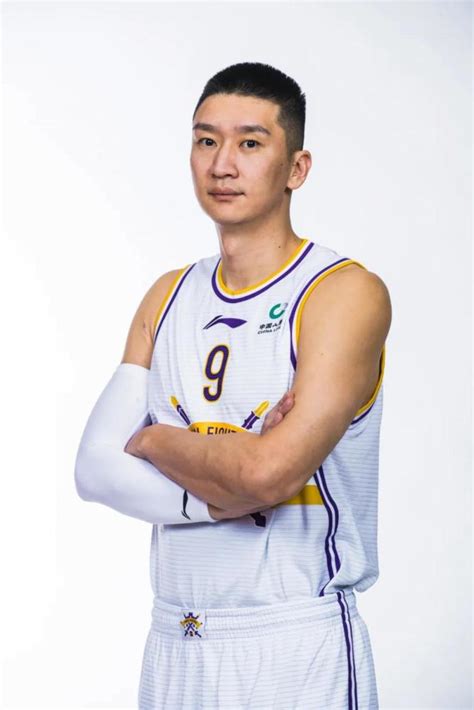 孙悦退役！他是中国唯一CBA、NBA双料冠军获得者_腾讯新闻