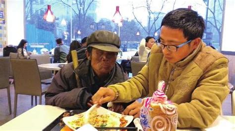 农村93岁老人轮到二女儿家管饭，女儿不在家，看外孙女如何待老人_凤凰网视频_凤凰网