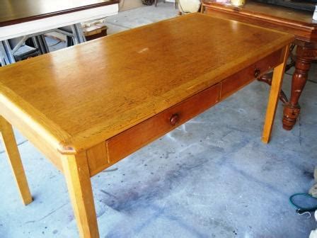 Home Library Table 的图像结果