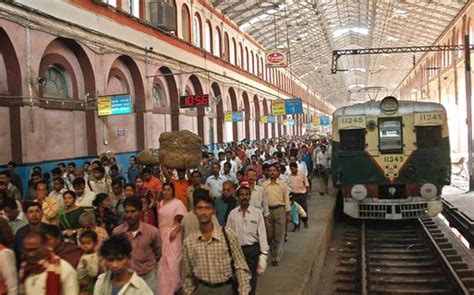 Local Train in West Bengal 的图像结果