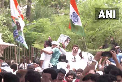 Congress leaders stage Satyagraha against Rahul's questioning, 'misuse ...