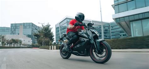 Ultraviolette F77 SuperStreet vs. Shockwave: Which One Deserves Your ...
