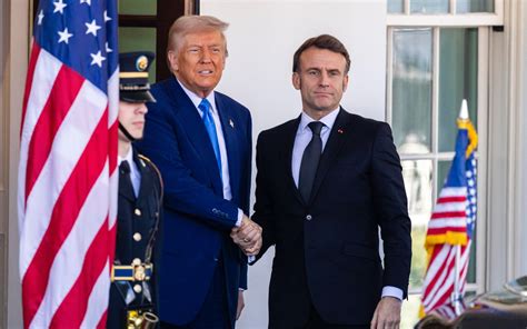 La foto della stretta di mano Trump-Macron e il livido, la spiegazione ...