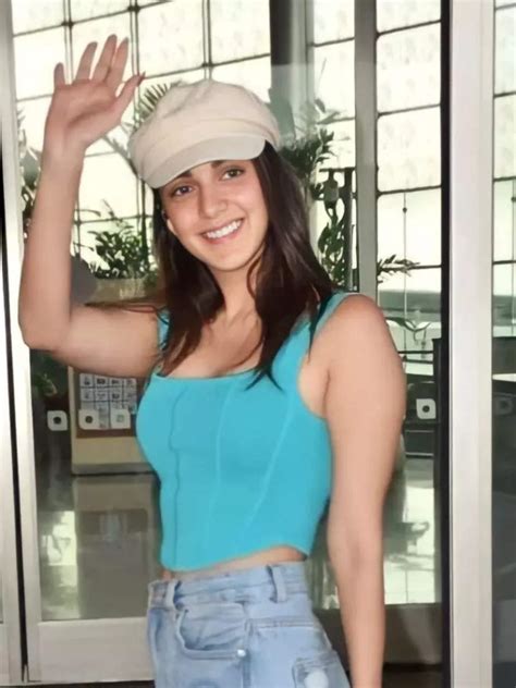 10 steal-worthy airport looks of Kiara Advani | Times of India