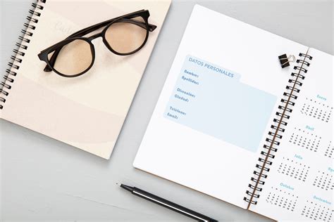 Printable 2025 Agenda Downloadable. in Spanish. Day Page. Inside Agenda ...