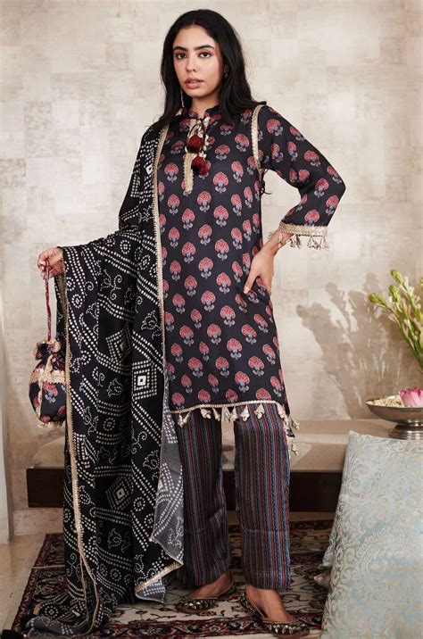 Black Cupro Satin Printed Floral Band Collar Embroidered Kurta Pant Se
