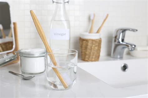 10 Tips on How To Disinfect a Toothbrush