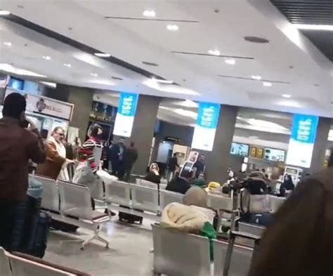 मौलवी ने हिजाब पहनने को बोला, भड़की लड़की ने खीचीं पगड़ी और फिर किया ...