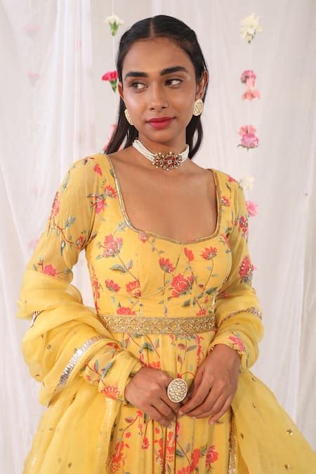 Shop Luxury Belts for Women | Designer Accessories Online