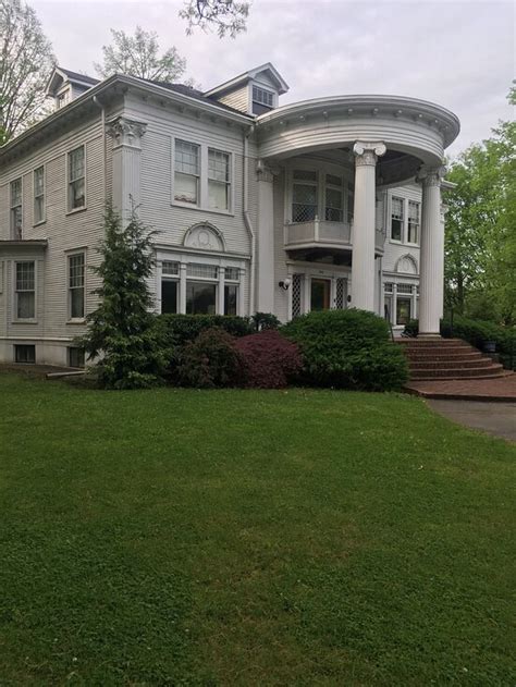 THE SOCIAL HOUSE INN (Carmi) - Specialty Inn Reviews & Photos - Tripadvisor