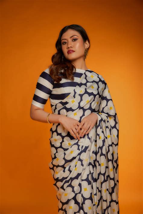 Ranbir Mukherjee - Blue & white floral printed saree - Elahe