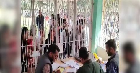 Bihar Board 10th Exam BA Form is Being Filled at Principal Residence of ...
