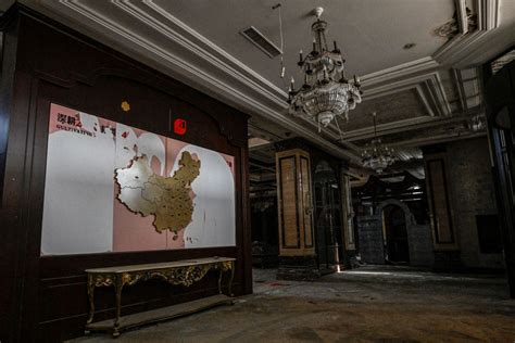 China’s luxury hubs are turning into ghost towns