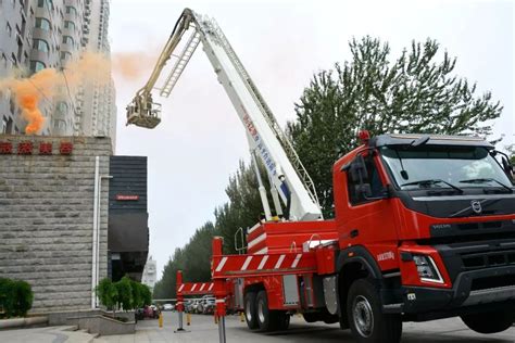 杭州消防共接处警情138起 出动指战员1111人