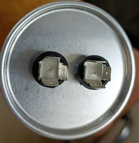 Running Capacitor - 100 MFD 330 VAC Simcap Capacitor For UPS Trader ...
