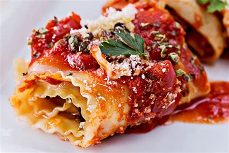 Clean Eating Pizza Lasagna Rolls