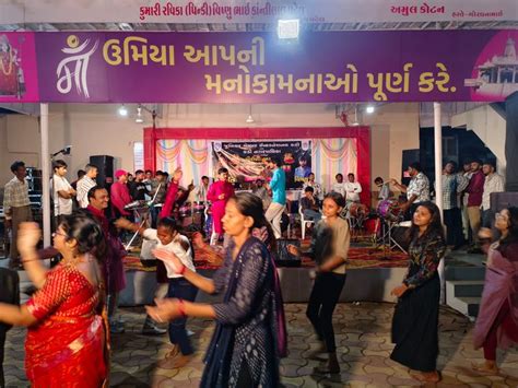 Raas Garba organized by Kadi JCI to mark Gauri Vrat Jagran; Prizes were ...